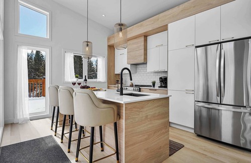 Riviere-Rouge House | Twin Cottages by the River - Corpo & Events