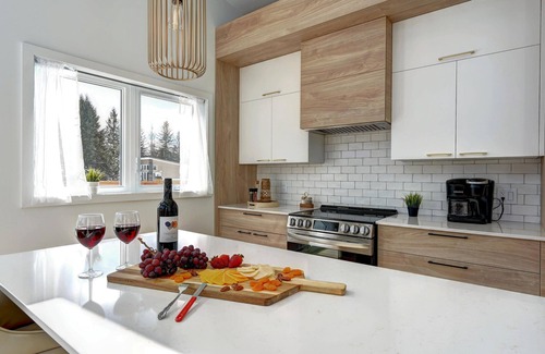 Riviere-Rouge House | Twin Cottages by the River - Corpo & Events