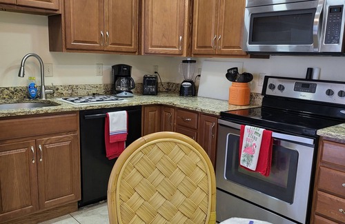 Caloosahatchee House | Twin house shared pool 2 King Beds, Pool Canal 5 Minutes To The River