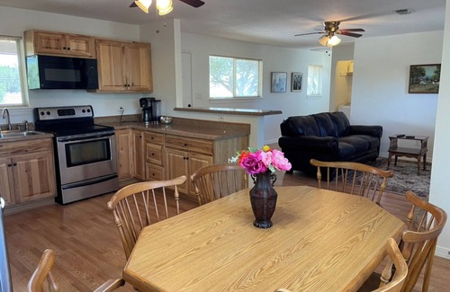 Kerrville Cabin | Twin Oaks Cabin out in the country, quiet and relaxing