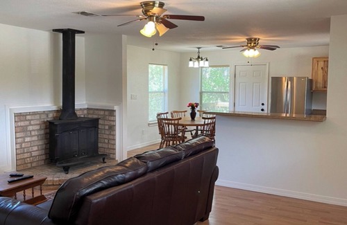 Kerrville Cabin | Twin Oaks Cabin out in the country, quiet and relaxing