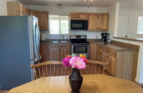 Kerrville Cabin | Twin Oaks Cabin out in the country, quiet and relaxing