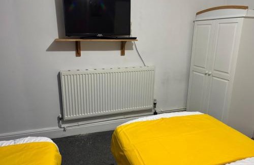 Edgbaston Apartment | Twin room at Sandon road