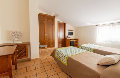 Marbella City Centre Hotel | Twin Room private bathroom