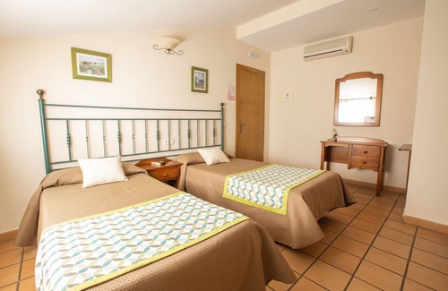 Marbella City Centre Hotel | Twin Room private bathroom