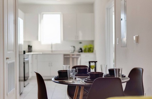 Downtown Dallas Apartment | Twin Urbanview Apartments I King Bed I FreeParking