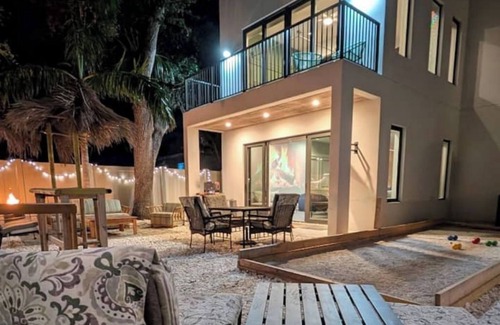 Gillespie Park House | Twin Villas for Groups near Downtown SRQ
