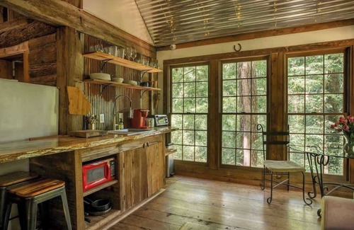 Macon Cabin | Twinkly Secluded Cabin 1BR + Loft + Trails +Grotto