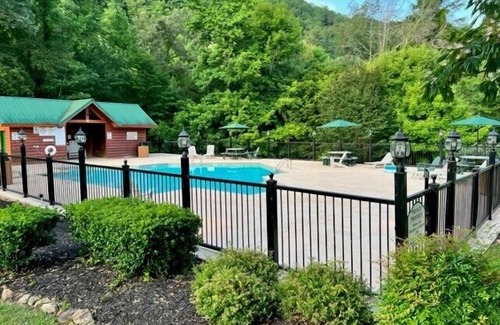 Gatlinburg - Pigeon Forge Cabin | Twisted Pines