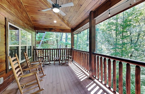 Gatlinburg - Pigeon Forge Cabin | Twisted Pines