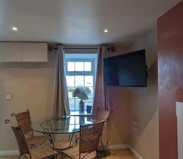 Dunseverick House | Two bed home 6 minutes from The Giants Causeway!