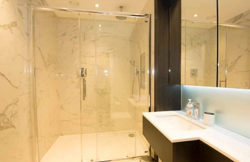London Borough of Hounslow Apartment | Two-Bedroom Apartment Kew Gardens/Chiswick