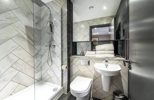 Chinatown Apartment | Two Bedroom Apartment 206 (Sleeps 7)