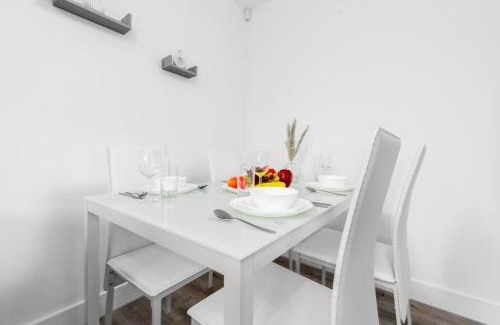 Smethwick Apartment | Two Bedroom Apartment - Balcony - Secure Parking - Top Rated - Underfloor Heating - 2MC