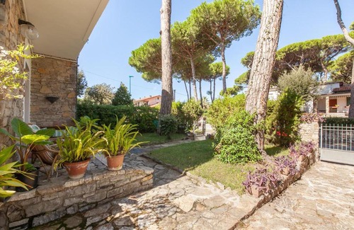 Tirrenia Apartment | Two-Bedroom Apartment In Tirrenia -Pi-