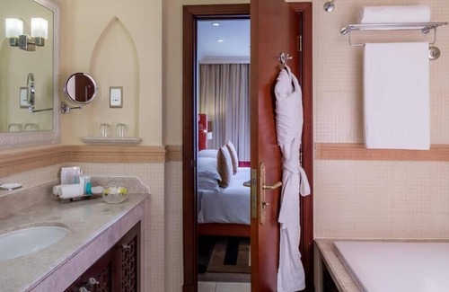 Dubai Media City Apartment | Two Bedroom Apartment Near Dubai Media City Park
