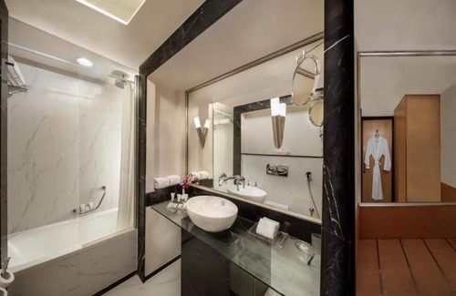 Al Mankhool Apartment | TWO BEDROOM APARTMENT WITH POOL & GYM