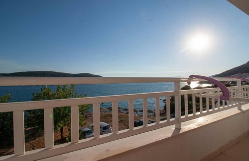 Neum Apartment | Two-bedroom App with Sea View 1