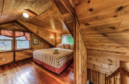 Ruidoso Cabin | Two Bedroom Cabin Used To Belong to Deborah Winger!