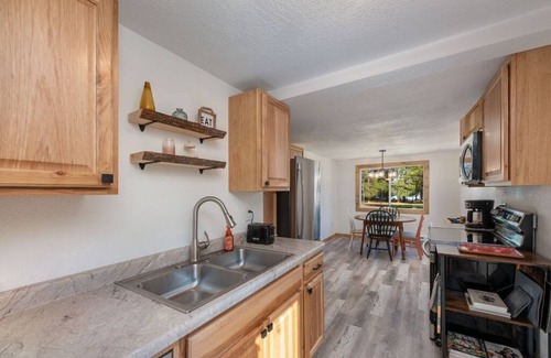 Rhinelander Cabin | Two bedroom calming cabin resting amongst turn of the century oak and pine.