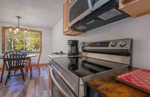 Rhinelander Cabin | Two bedroom calming cabin resting amongst turn of the century oak and pine.
