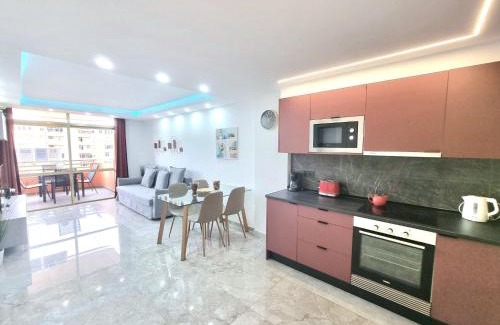 Los Cristianos Apartment | Two-Bedroom ,central,wifi,sea view