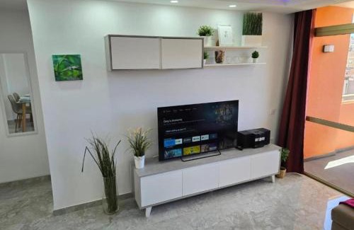 Los Cristianos Apartment | Two-Bedroom ,central,wifi,sea view