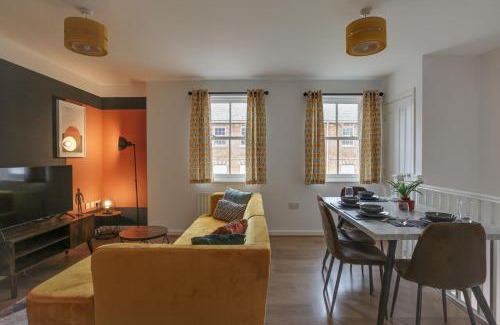 Colchester Apartment | Two Bedroom Coach House - Free Allocated Parking for 2 vehicles - Central Colchester