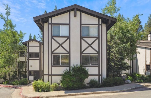 Olympic Valley Condo | Two Bedroom Condo in Olympic Valley. Great Locationt!