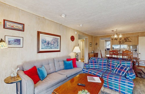 Sugar Mountain Condo | Two bedroom condo on golf course w/level entry + private balcony