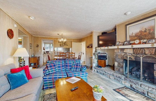 Sugar Mountain Condo | Two bedroom condo on golf course w/level entry + private balcony