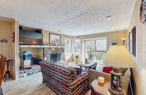 Sugar Mountain Condo | Two bedroom condo on golf course w/level entry + private balcony