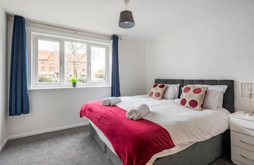 Colchester Apartment | Two bedroom flat near Colchester Hospital with free parking and internet