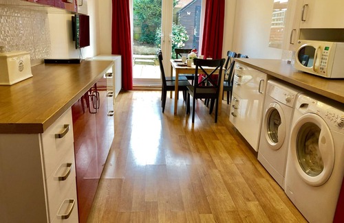 Portsmouth House | Two bedroom house welcomes families and pets