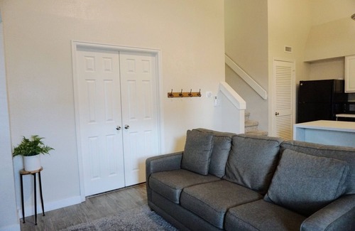 Central City Apartment | Two Bedroom Loft * Award Winning Beds * Down Town