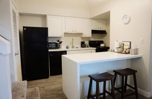 Central City Apartment | Two Bedroom Loft * Award Winning Beds * Down Town