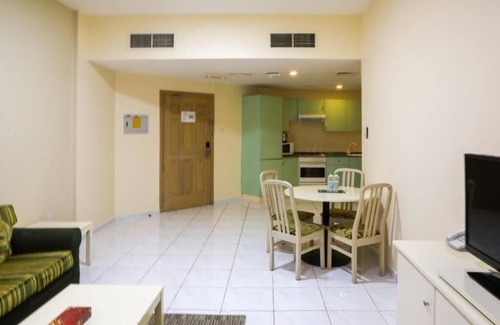 Al Mankhool House | Two Bedroom Near Burjuman Metro Station By Luxury Bookings