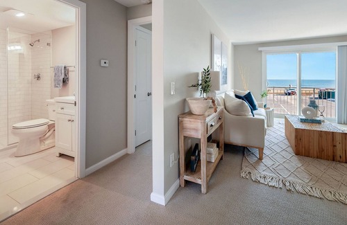 Narragansett Pier Apartment | Two Bedroom Ocean View Apt. w/ Sofa Bed - 1st Floor