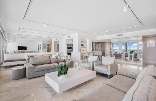 Palm Beach Apartment | Two Bedroom Oceanfront Condo in Palm Beach