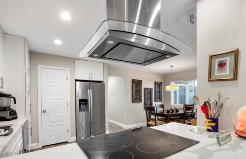 Lake Highlands House | Two bedroom Remodeled townhome with 2 baths, hot tub, community pool