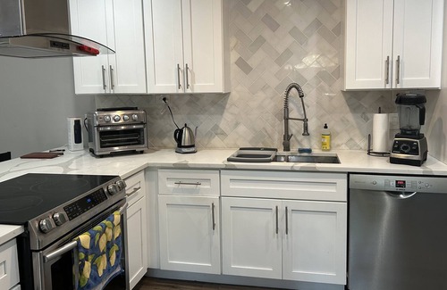 Lake Highlands House | Two bedroom Remodeled townhome with 2 baths, hot tub, community pool