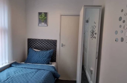 North Shore Hotel | Two-Bedroom suite with Kitchenette 5 mins walk to the sea