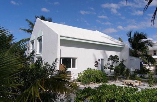 Governor's Harbour House | Two Bedroom with Loft directly on World Famous French Leave Beach