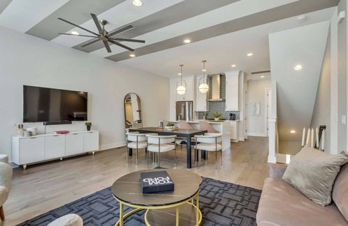 South Nashville House | Two Big Stunning Homes Nextdoor * Downtown Views!