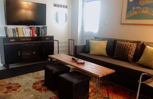 Newark Apartment | Two blocks to train, 20-minute ride to NYC @ Newark Broad St