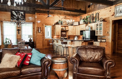 New Braunfels Cabin | Two Cozy Cabins Located on 65 Acres – A Peaceful Ranch Escape