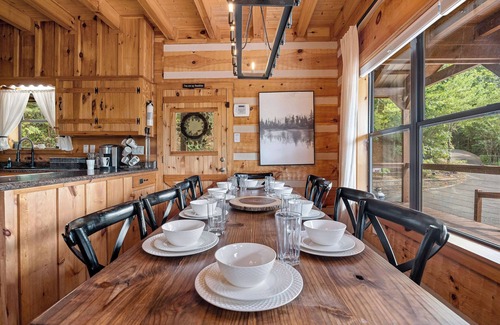 Sevierville Cabin | Two Dancing Bear Cubs – Boogie With The Bears