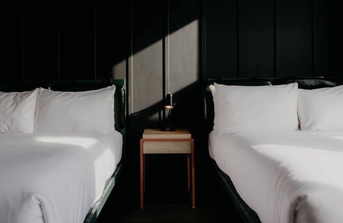 East Nashville Hotel | Two Double Room at Waymore’s with Stunning Views and Near DT Nashville - 2 Units