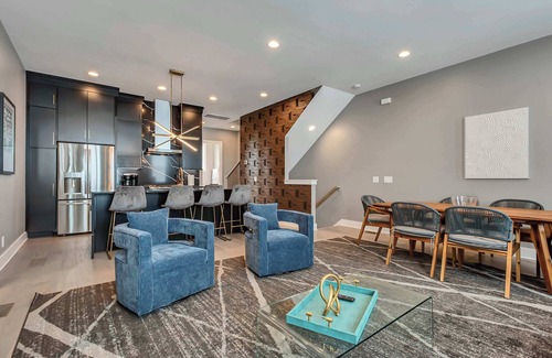 South Nashville House | *Two Huge Brand New Homes*Downtown View*21+ BEDS*