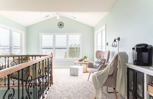 Surry House | Two King Suites Across the River from Williamsburg.